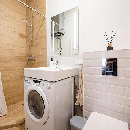 Cozy In The Center *