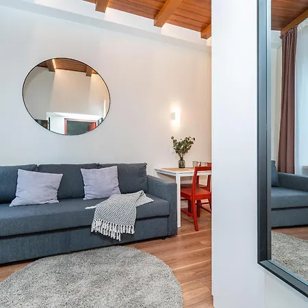 Апартаменты Cozy In The Center