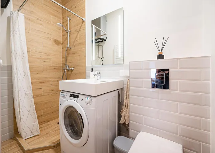 Cozy In The Center *