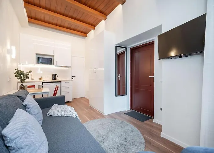 Cozy In The Center *